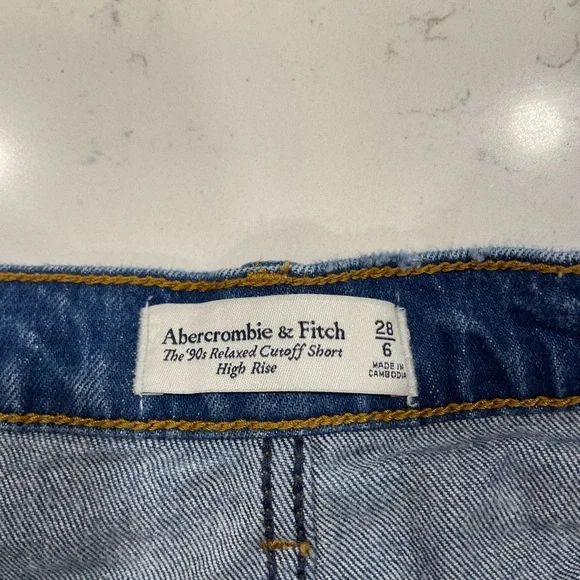 Abercrombie 90s relaxed cut off high rise jean shorts - Picture 3 of 3